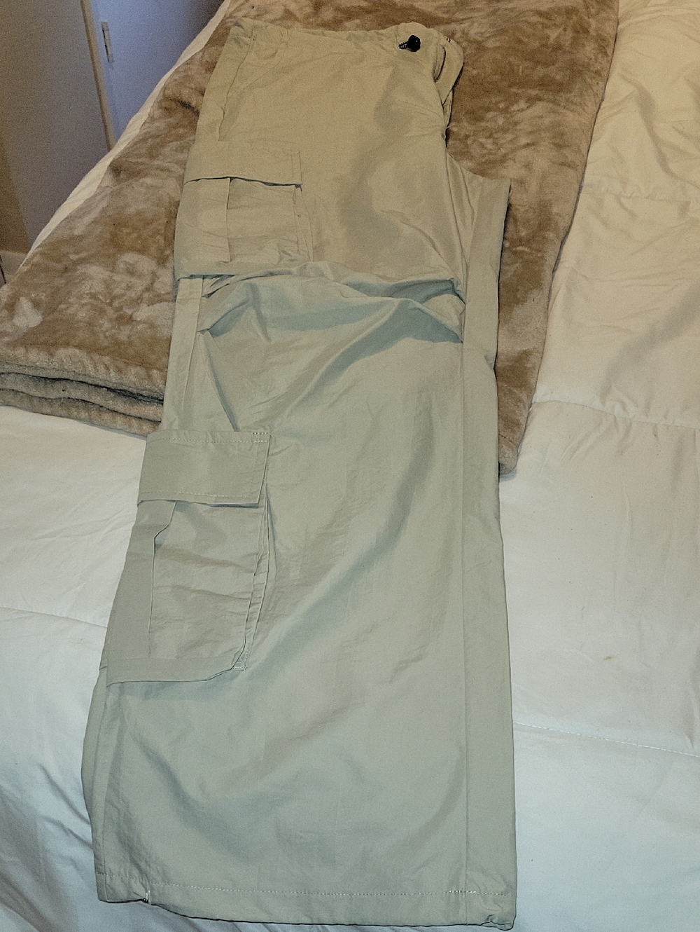 Women's Light Khaki Cargo Pants with Multiple Utility Pockets
